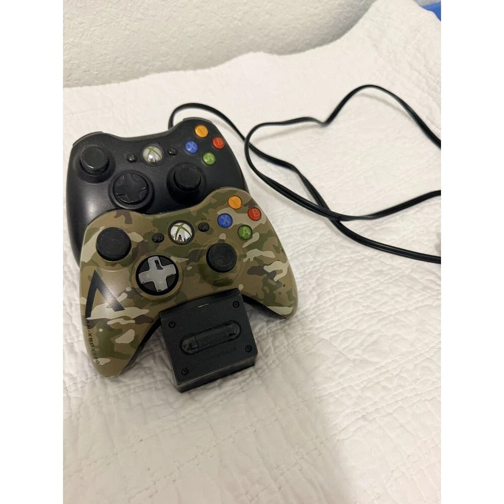 Nyko Charge Base 86100-A50 for Xbox One  includes two controllers camo black lot